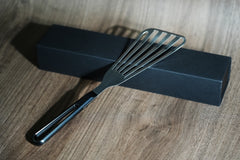 (FIN) Titanium Fish Turner