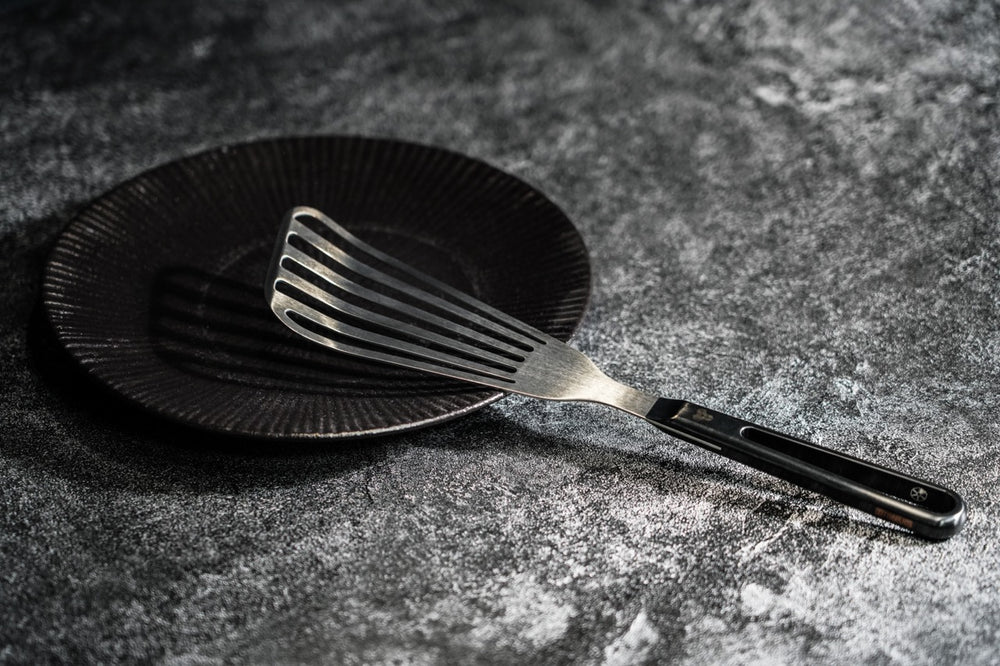 
                      
                        Titanium Fish Spatula
                      
                    