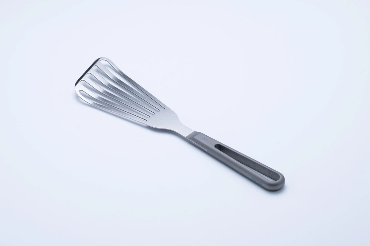 (Omni) Titanium Fish Turner